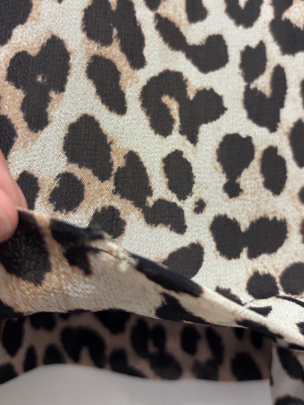 GANNI
MULLIN GEORGETTE TOP - LEOPARD Minor Flaws* - Picture 12 of 16